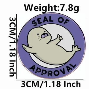 Spilla smaltata Seal of Approval con bordo viola e diametro di 3cm in stile cartoon