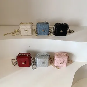 Mini Sac Boîte Matelassé pour Enfants Fermoir Fleur Bandoulière Chaîne à Boule Réglable Sac Bandoulière en Cuir PU Mode Filles