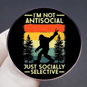 Καρφίτσα Bigfoot retro sunset με κείμενο I'm Not Antisocial Just Socially Selective