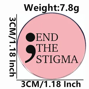 Ροζ στρογγυλή κονκάρδα με σύνθημα End the Stigma και ερωτηματικό για την ψυχική υγεία