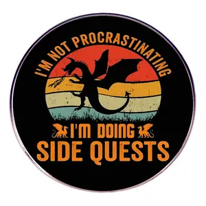 Spilla a Forma di Drago I'm Not Procrastinating I'm Doing Side Quests Tonda in Lega Pin Retro Tramonto Distintivo per Decorazione Zaino Giacca