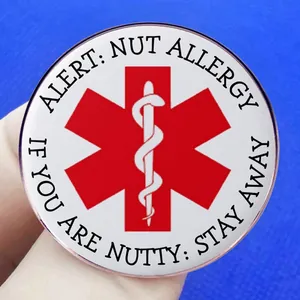 Spilla medica per allergia alle noci con stella della vita in lega metallica resistente