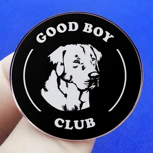 Pin's en émail Good Boy Club avec tête de Golden Retriever sur fond noir