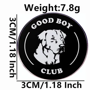 Épingle Good Boy Club avec portrait de chien réaliste et dimensions de taille