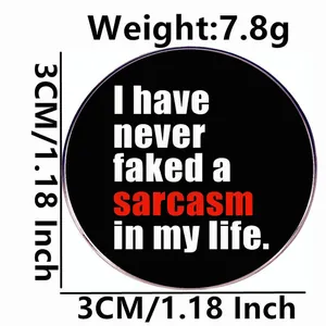 Spilla sarcasmo da 3cm, distintivo in metallo nero con scritte rosse e bianche, peso 7,8g