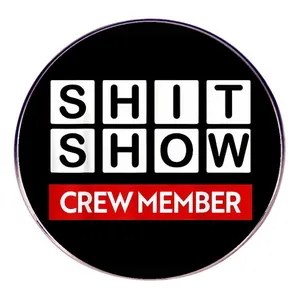 Pin de Solapa de Aleación Humorístico Slogan Shit Show Crew Member Insignia de Metal Galvanizado Redonda Para Ropa Mochila