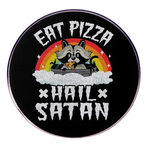 Cartoon Waschbär Eat Pizza Hail Satan Brosche Regenbogen Legierung Rund Pin Badge Für Rucksack Kleidung Dekoratives Zubehör Unisex