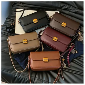 Cinq sacs à bandoulière pour femmes aux couleurs d'automne avec fermoir en métal doré