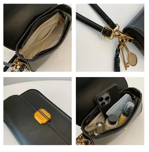 Vues détaillées du sac bandoulière noir avec ferrures dorées, poches et capacité interne