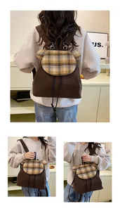 Detailansicht des Cord-Rucksacks mit süßen Bärenohren und Kordelzugverschluss