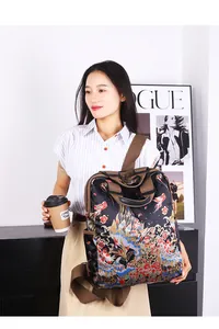 Modieuze rugzak met Chinees kunstpatroon, vogel- en bloemenprints in lifestyle-setting