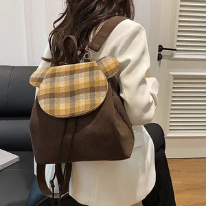 Brauner Cord-Rucksack für Damen mit Bärenohr-Design und buntem Karo-Patchwork-Muster