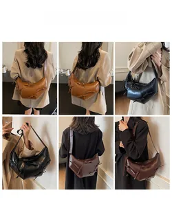 Détails de sacs bandoulière demi-lune avec nœuds en noir, marron et tons café