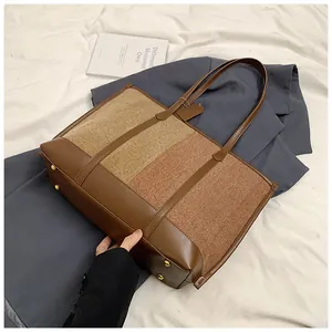 Detailansicht der großen Tote Bag mit Kontrastnähten, Ledergriffen und goldenen Nieten