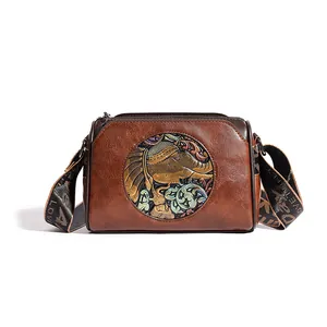 Sac bandoulière vintage marron avec relief éléphant et large sangle LOVE moderne