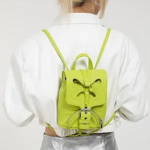 Mini sac à dos en cuir vert citron avec motif papillon ajouré et détails anneau argent