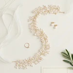 Set d'accessoires de mariée élégants avec vigne de perles, boucles d'oreilles et bague