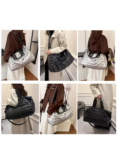 Sac fourre-tout matelassé en nylon imperméable argent et noir à doubles poignées