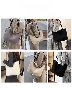 Vues détaillées des sacs fourre-tout en velours côtelé avec poignées en corde
