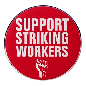 Support Striking Workers Round Metal Brooch Badge Solidarity Fist Red White Alloy Pin For Clothing Bag Decoration Unisex