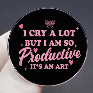 Pin's rond en métal noir et rose I Cry A Lot But I Am Productive avec motifs étoiles