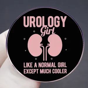 Pin's Urology Girl en émail avec illustration de rein rose sur fond en métal noir