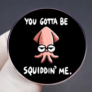 Spilla divertente a forma di calamaro con scritta You Gotta Be Squiddin Me in metallo
