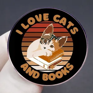 Runde Katzen und Bücher Emaille-Anstecknadel mit Vintage Sonnenuntergang und Text