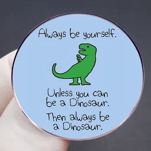 Badge rond bleu dinosaure T-Rex avec citation humoristique en émail pour décoration