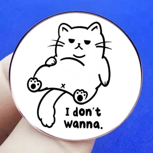 Spilla smaltata con gatto pigro e divertente design con scritta I don't wanna