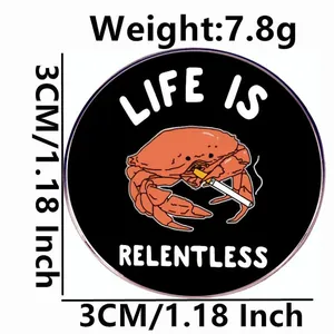 Lustige Krabbe Emaille-Pin mit LIFE IS RELENTLESS Text, 3cm rundes Metall-Abzeichen