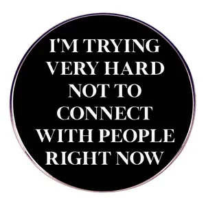 I'm Trying Very Hard Not To Connect With People Right Now Runde Emaille Brosche Legierung Lustiges Zitat Abzeichen Pin Für Rucksack