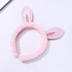 Serre-tête oreilles de lapin en peluche rose avec paillettes pour filles sur fond blanc