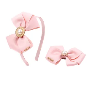 Ensemble serre-tête et barrette rose avec nœuds, perles et plaque dorée Loveme