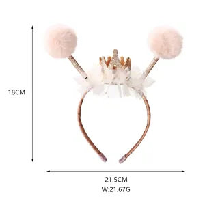 Cerchietto per feste con pompon rosa, corona dorata e misure 18cm per 21,5cm