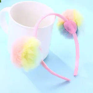 Serre-tête mignon avec boules en peluche arc-en-ciel et dégradés pour enfants