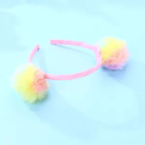 Serre-tête mignon pour enfant avec tissu rose et pompons en peluche dégradés colorés