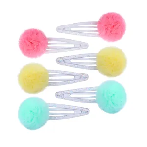 Détail de 6 barrettes à pompons en tulle coloré rose jaune et vert pour petites filles