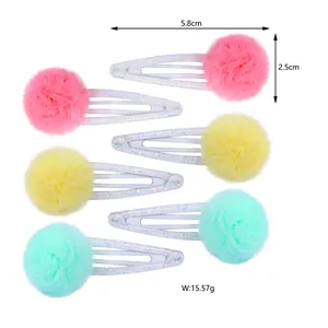 Vue détaillée de 6 pinces à cheveux à pompons en maille avec mesures de 5,8 cm