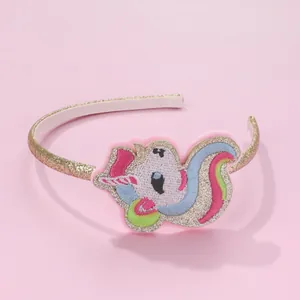 Diadema rosa y dorada para niñas con un parche de unicornio bordado y detalles brillantes