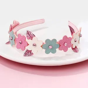 Serre-tête floral scintillant avec fleurs à paillettes et feuilles roses en métal