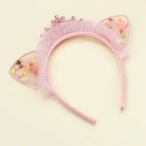 Dettaglio cerchietto orecchie di gatto rosa con pizzo, paillettes e mini corona