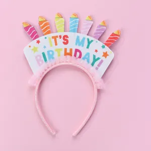 Serre-tête anniversaire rose à paillettes avec bougies et texte arc-en-ciel festif