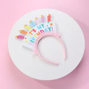 Serre-tête anniversaire rose avec bougies arc-en-ciel et slogan It's My Birthday
