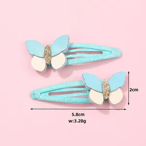 Dettaglio di fermagli a farfalla blu da 5,8 cm con glitter che mostra le dimensioni
