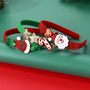 Dettaglio di cerchietti natalizi con paillettes, Babbo Natale e decori luccicanti