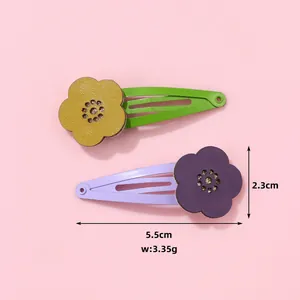 Detailed view of sweet hollow flower hair clips with size and weight specifications