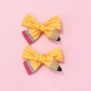 Détails de nœuds à cheveux en forme de crayon en tissu jaune avec pointe de gomme rose