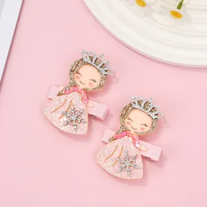 Détail des barrettes princesse à paillettes roses avec flocon argenté et tulle délicat