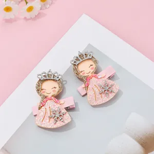 Détail de barrettes à paillettes pour filles avec résille rose et motif de princesse